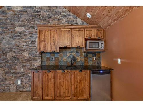 108-102 Armstrong Place, Canmore, AB - Indoor Photo Showing Kitchen