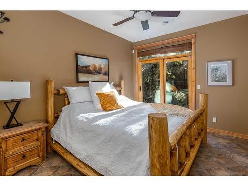 108-102 Armstrong Place, Canmore, AB - Indoor Photo Showing Bedroom