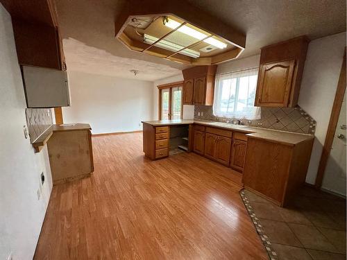 32 Southview Avenue, Swan Hills, AB - Indoor Photo Showing Kitchen