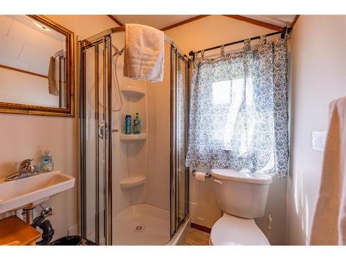 50409A Highway 16, Rural Yellowhead County, AB - Indoor Photo Showing Bathroom