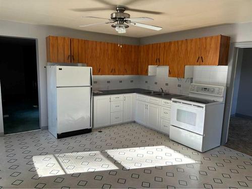 5009 48 Avenue, Athabasca, AB - Indoor Photo Showing Kitchen