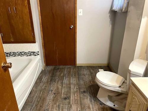 5009 48 Avenue, Athabasca, AB - Indoor Photo Showing Bathroom