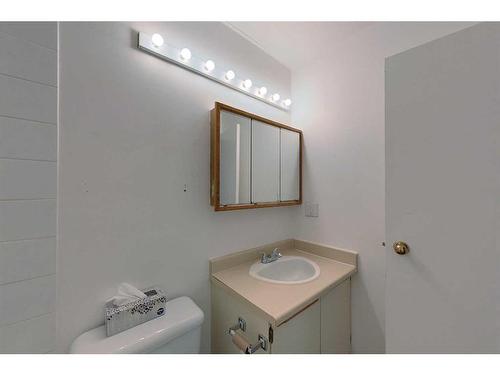 308-201 12 Avenue Sw, Slave Lake, AB - Indoor Photo Showing Bathroom