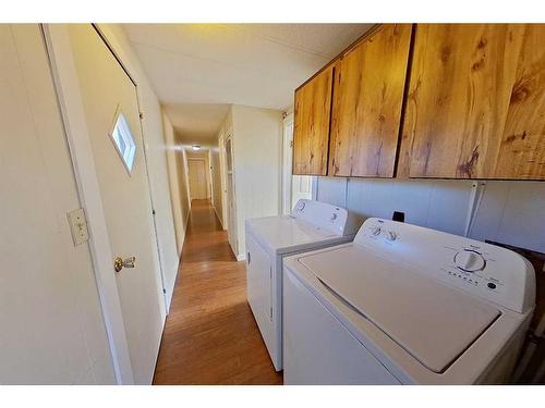 100 5 Street Sw, Slave Lake, AB - Indoor Photo Showing Laundry Room