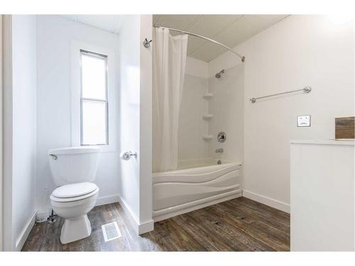 100 5 Street Sw, Slave Lake, AB - Indoor Photo Showing Bathroom