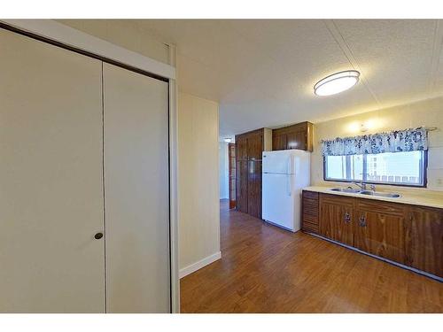 100 5 Street Sw, Slave Lake, AB - Indoor Photo Showing Kitchen With Double Sink