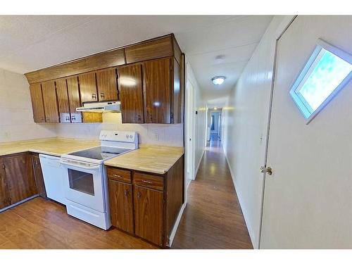 100 5 Street Sw, Slave Lake, AB - Indoor Photo Showing Kitchen