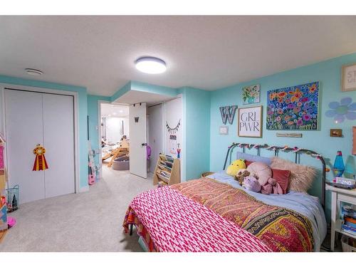 125 Douglas Drive, Hinton, AB - Indoor Photo Showing Bedroom