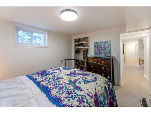 125 Douglas Drive, Hinton, AB - Indoor Photo Showing Bedroom