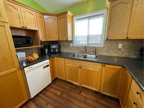 160 Sitar Crescent, Hinton, AB - Indoor Photo Showing Kitchen With Double Sink