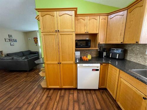 160 Sitar Crescent, Hinton, AB - Indoor Photo Showing Kitchen