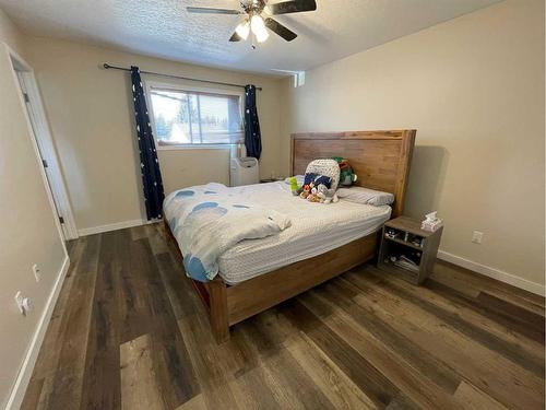 160 Sitar Crescent, Hinton, AB - Indoor Photo Showing Bedroom