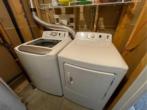 160 Sitar Crescent, Hinton, AB - Indoor Photo Showing Laundry Room