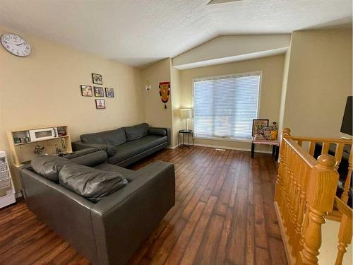 160 Sitar Crescent, Hinton, AB - Indoor Photo Showing Living Room