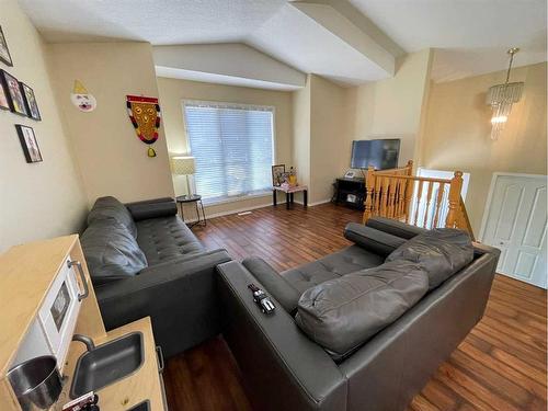 160 Sitar Crescent, Hinton, AB - Indoor Photo Showing Living Room