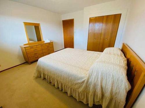 120 Chetamon Drive, Hinton, AB - Indoor Photo Showing Bedroom