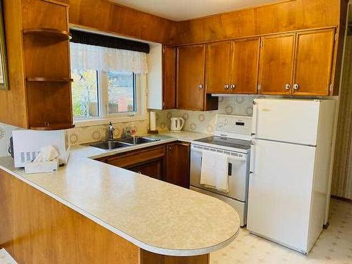 120 Chetamon Drive, Hinton, AB - Indoor Photo Showing Kitchen With Double Sink