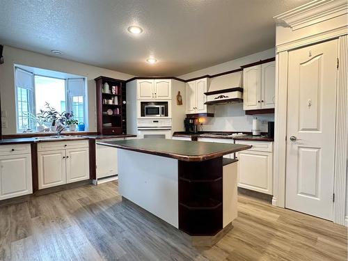 4722 44 Street, Mayerthorpe, AB - Indoor Photo Showing Kitchen With Double Sink