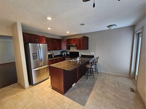 1-4034 18 Avenue, Edson, AB - Indoor Photo Showing Kitchen With Double Sink