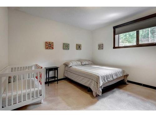 465 Eagle Heights, Canmore, AB - Indoor Photo Showing Bedroom