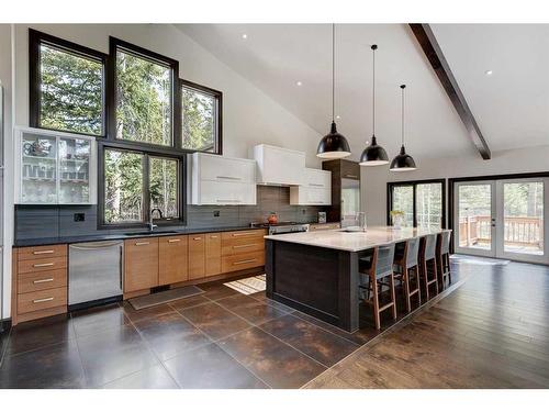 465 Eagle Heights, Canmore, AB - Indoor Photo Showing Kitchen