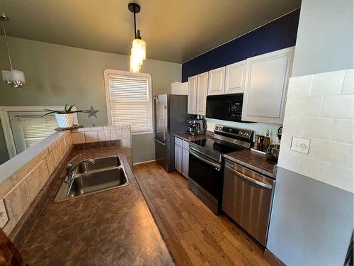 130 Meadow Drive, Hinton, AB - Indoor Photo Showing Kitchen With Double Sink