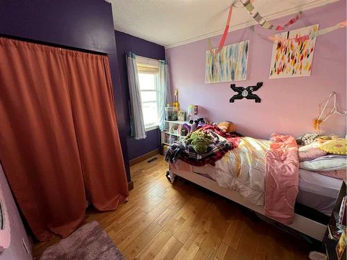 130 Meadow Drive, Hinton, AB - Indoor Photo Showing Bedroom