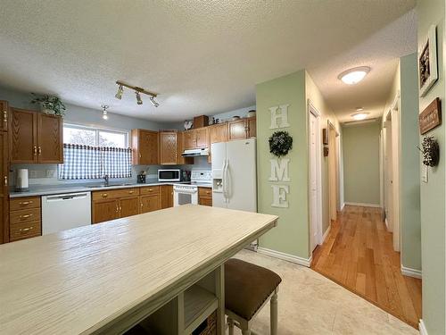 36 Trading Post Trail, Whitecourt, AB - Indoor Photo Showing Kitchen