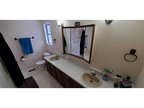 14132 East Bank Road, Rural Yellowhead County, AB - Indoor Photo Showing Bathroom