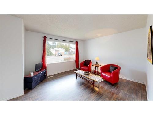 19 Baxter Crescent, Whitecourt, AB - Indoor Photo Showing Living Room