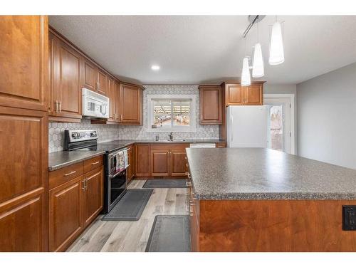 5237 16 Avenue, Edson, AB - Indoor Photo Showing Kitchen With Double Sink