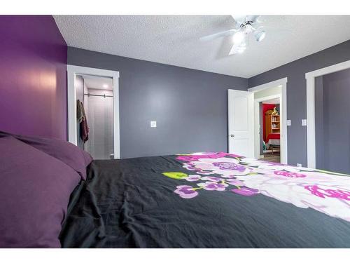 5237 16 Avenue, Edson, AB - Indoor Photo Showing Bedroom