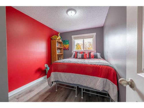 5237 16 Avenue, Edson, AB - Indoor Photo Showing Bedroom