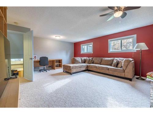 5237 16 Avenue, Edson, AB - Indoor Photo Showing Living Room