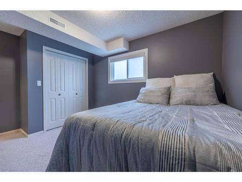 5237 16 Avenue, Edson, AB - Indoor Photo Showing Bedroom