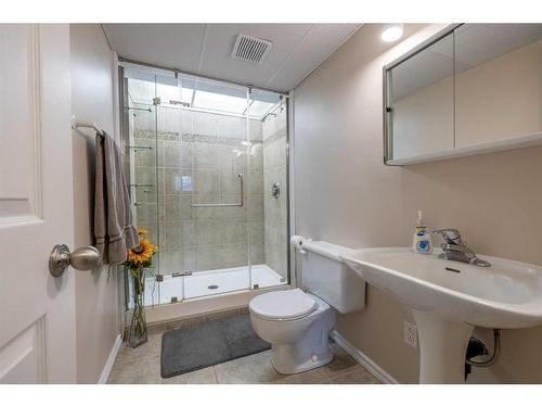 5237 16 Avenue, Edson, AB - Indoor Photo Showing Bathroom