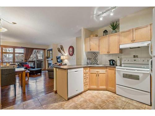 102-107 Montane Road, Canmore, AB - Indoor Photo Showing Kitchen