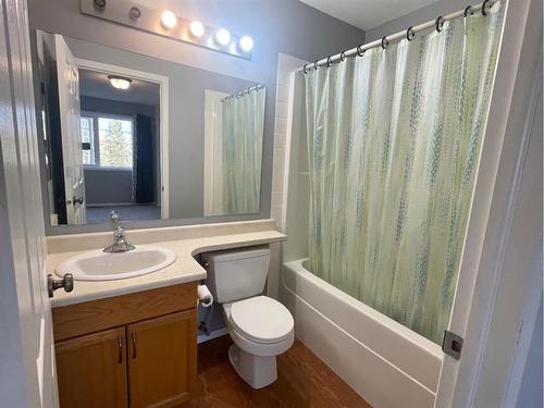 3-5010 41 Avenue, Athabasca, AB - Indoor Photo Showing Bathroom