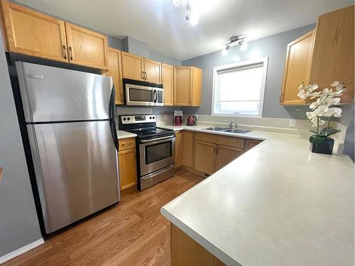 3-5010 41 Avenue, Athabasca, AB - Indoor Photo Showing Kitchen With Double Sink