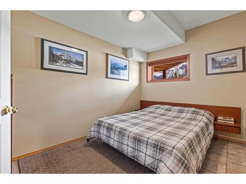 1 Eagle Landing, Canmore, AB - Indoor Photo Showing Bedroom