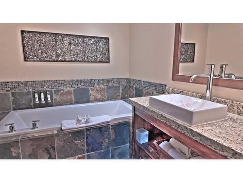 117-1818 Mountain Avenue, Canmore, AB - Indoor Photo Showing Bathroom