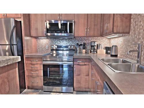 117-1818 Mountain Avenue, Canmore, AB - Indoor Photo Showing Kitchen With Double Sink