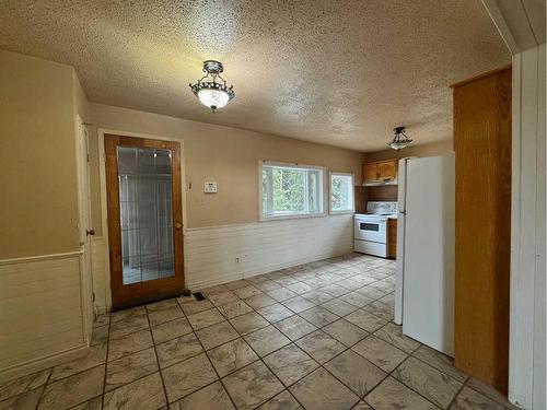 18009B Highway 16, Rural Yellowhead County, AB - Indoor