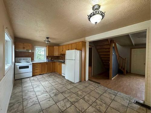 18009B Highway 16, Rural Yellowhead County, AB - Indoor Photo Showing Kitchen