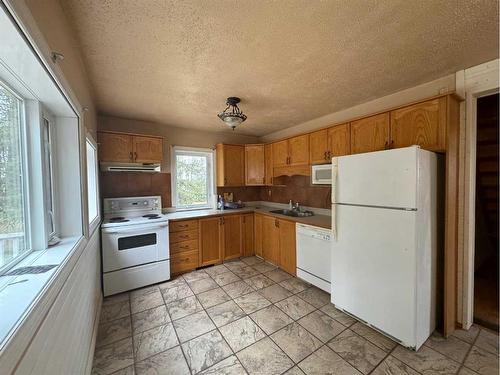 18009B Highway 16, Rural Yellowhead County, AB - Indoor Photo Showing Kitchen