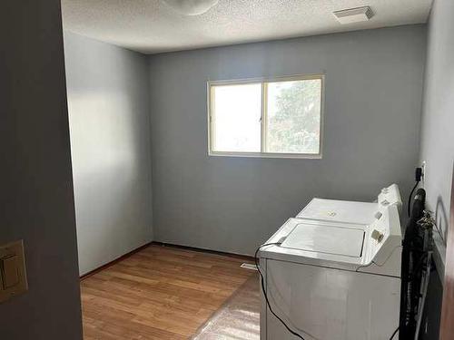 10525 98 Avenue, Grande Cache, AB - Indoor Photo Showing Laundry Room