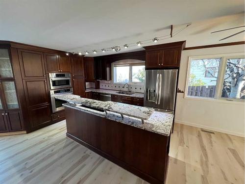 134 Maligne Drive, Hinton, AB - Indoor Photo Showing Kitchen