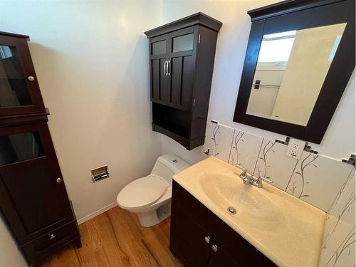 134 Maligne Drive, Hinton, AB - Indoor Photo Showing Bathroom