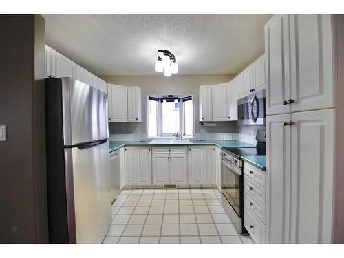 523 Boutin Avenue, Hinton, AB - Indoor Photo Showing Kitchen