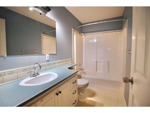 523 Boutin Avenue, Hinton, AB - Indoor Photo Showing Bathroom